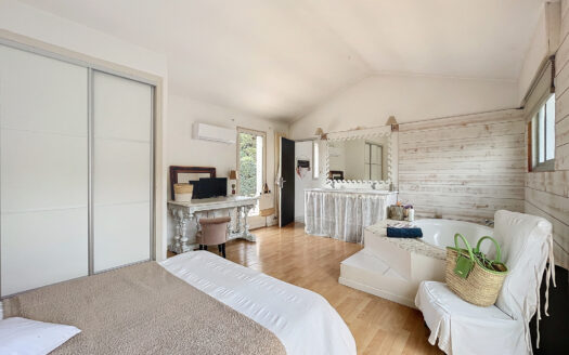 COLLIOURE (66) – MAISON 4 FACES – 202M2 HABITABLE – 777m2 DE