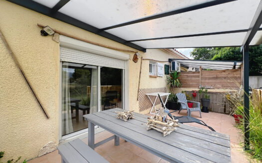MAISONNETTE DE 25 M2 DANS RESIDENCE DE VACANCES – TERRASSE.