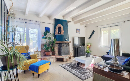 Maison 3 faces de 152 m2 sur une parcelle de 697 m2 ( Montes