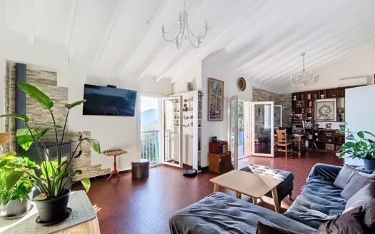 Laroque-des-Albères Villa 4 faces sur 1162m2 de terrain