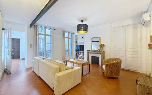 EXCLUSIVITE – RUE DE LA CLOCHE D’OR