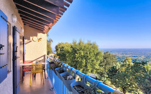 Laroque-des-Albères Villa 4 faces sur 1162m2 de terrain