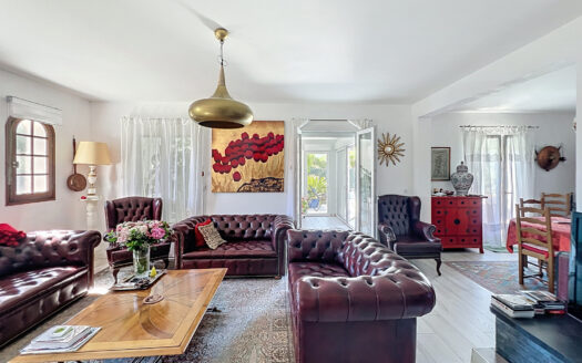 MAISON 4 FACES – TERRAIN ARBORÉ-PISCINE ET GARAGE.