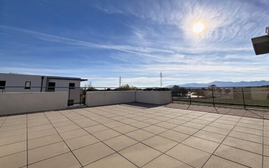 APPARTEMENT MODERNE DERNIER ETAGE