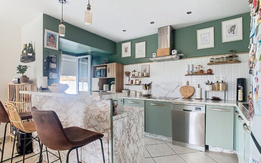 Maison 3 faces de 454 m2 de parcelle et 100 m2 habitable ( M