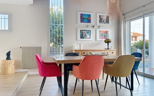 MAISON TOUT CONFORT AVEC PISCINE ET ACCES CAMPING-CAR