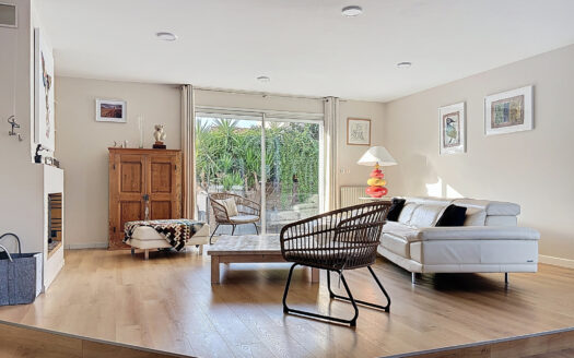 MAISON TOUT CONFORT AVEC PISCINE ET ACCES CAMPING-CAR