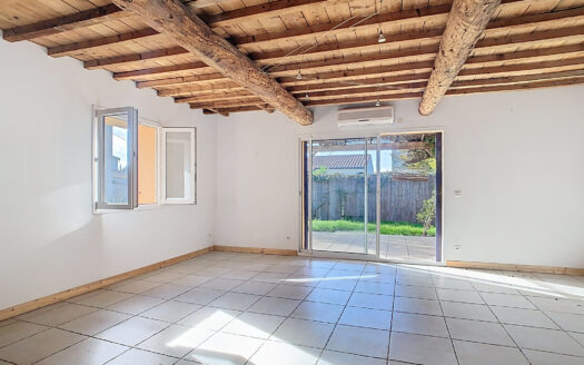 Maison athypique avec garage et jardin ( ELNE )