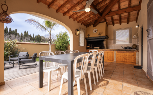 EXCLUSIVITE. ENSEMBLE AVEC MAISON + HANGAR + APPARTEMENT