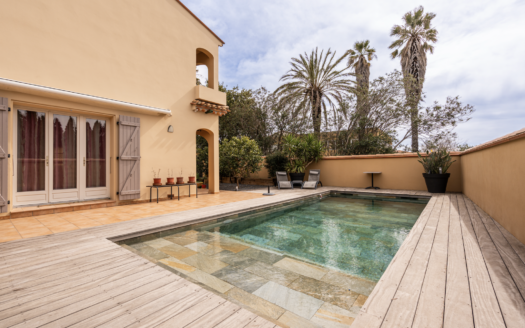 EXCLUSIVITE. ENSEMBLE AVEC MAISON + HANGAR + APPARTEMENT