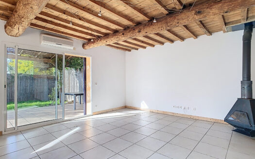 Maison athypique avec garage et jardin ( ELNE )