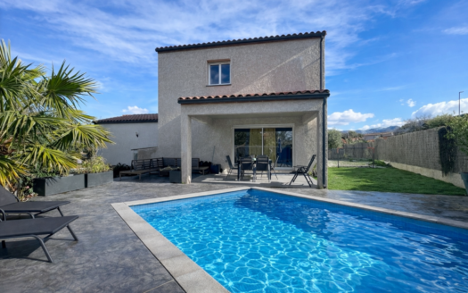 LAROQUE-DES-ALBERES (66) – MAISON EN R+1 – 137m2 HABITABLE –