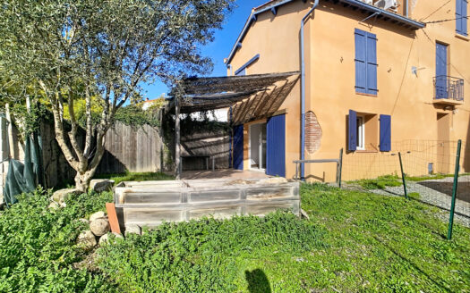 Maison athypique avec garage et jardin ( ELNE )