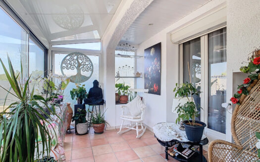 Maison 3 faces de 152 m2 sur une parcelle de 697 m2 ( Montes