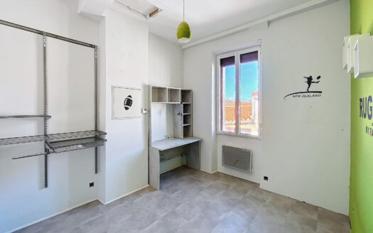 LAROQUE DES ALBERES – Maison de village avec garage et terra