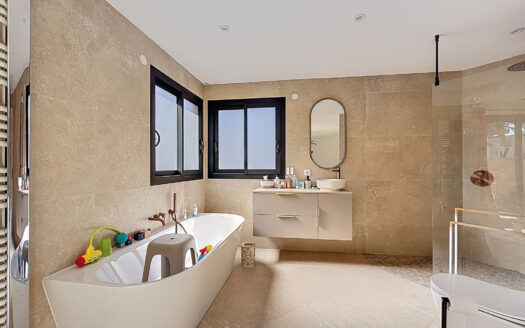 EXCEPTIONNEL – SUBLIME VILLA CONTEMPORAINE