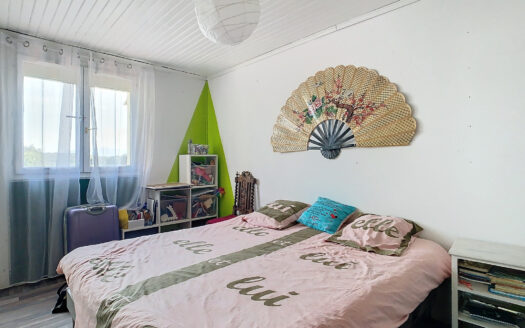 Maison 3 faces de 152 m2 sur une parcelle de 697 m2 ( Montes