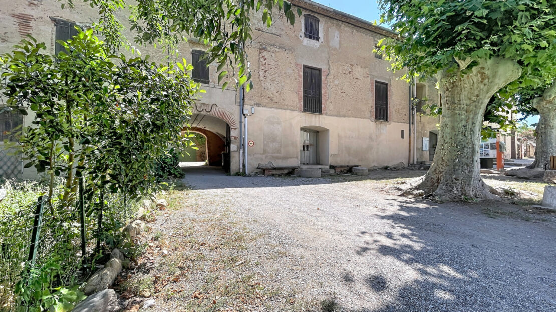 Maison 11 pièces 343 m² · à Saint-Genis-des-Fontaines · 343 m² · 300 000 €