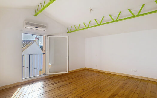 Maison athypique avec garage et jardin ( ELNE )