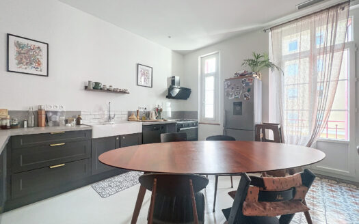 ENSEMBLE IMMOBILIER AVEC HABITATION ET LOCAL COMMERCIAL