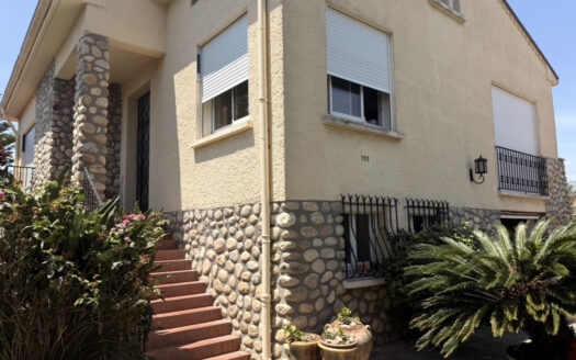 Découvrez cette agréable villa 4 faces des années 60 d’envir