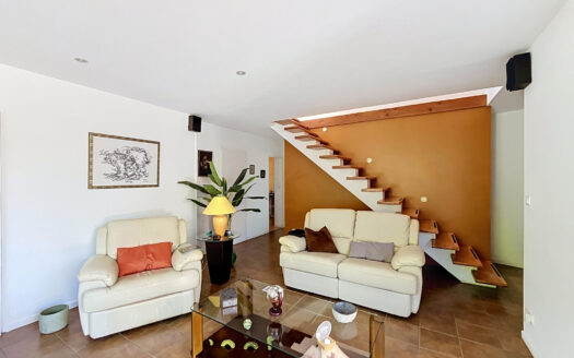 Maison 4 Chambres de 137 m2 avec Jardin Zen De 555m – Polles