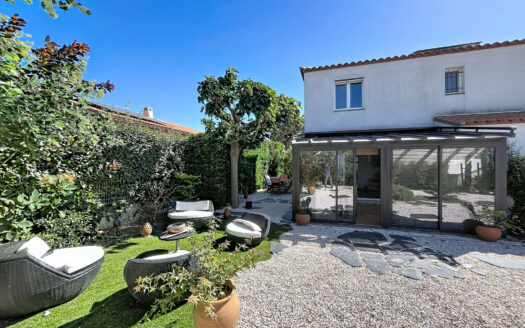 Maison 4 Chambres de 137 m2 avec Jardin Zen De 555m – Polles
