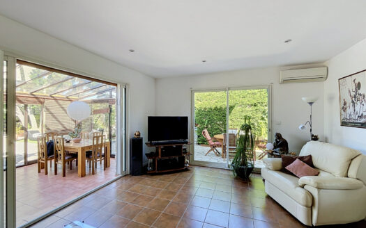 Maison 4 Chambres de 137 m2 avec Jardin Zen De 555m – Polles