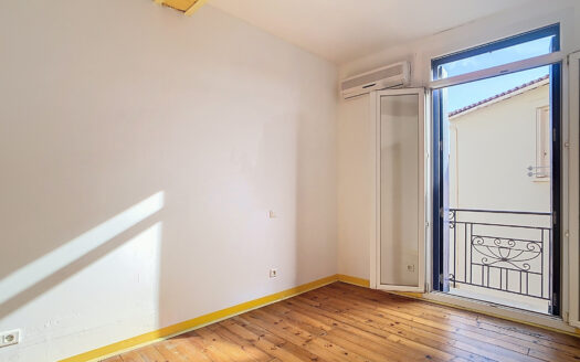 Maison athypique avec garage et jardin ( ELNE )