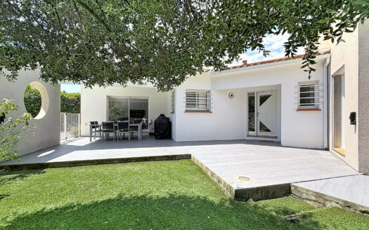 Villa de standing avec local commercial loué -ELNE
