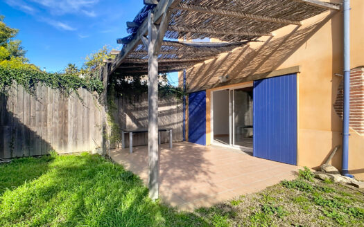 Maison athypique avec garage et jardin ( ELNE )