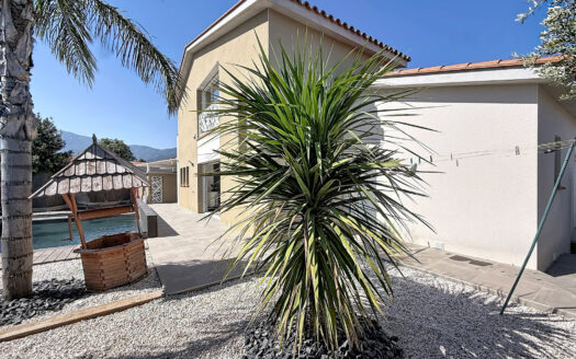 VILLA CONTEMPORAINE AU VILLAGE