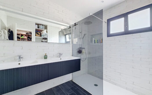 MAISON 4 FACES DE 2023 SUR GRANDE PARCELLE DE 1507 M2 ( SAIN