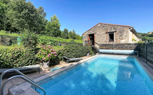 REYNES (66) – MAISON DE VILLAGE 202 M2 – DEPENDANCE – PISCI