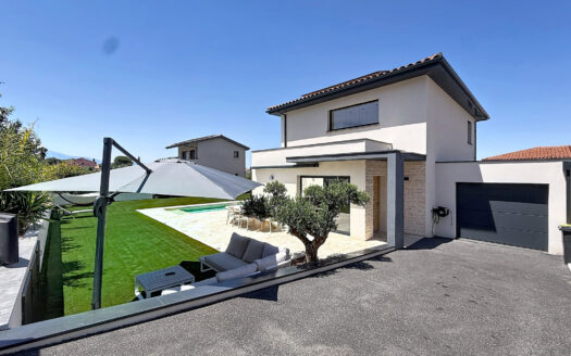 VILLA CONTEMPORAINE EN EXCLUSIVITE