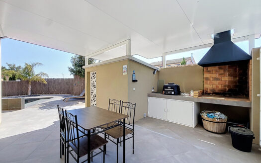 VILLA CONTEMPORAINE AU VILLAGE