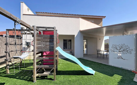 VILLA CONTEMPORAINE AU VILLAGE