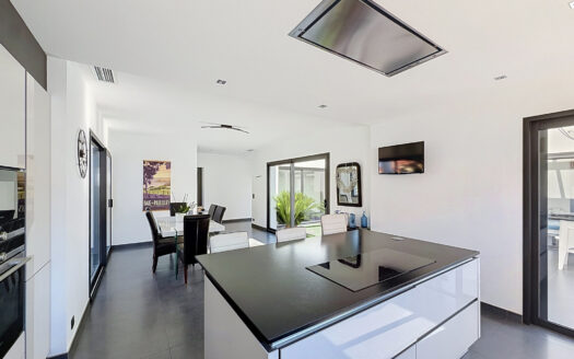 Villa contemporaine d’exception avec piscine et vue sur les
