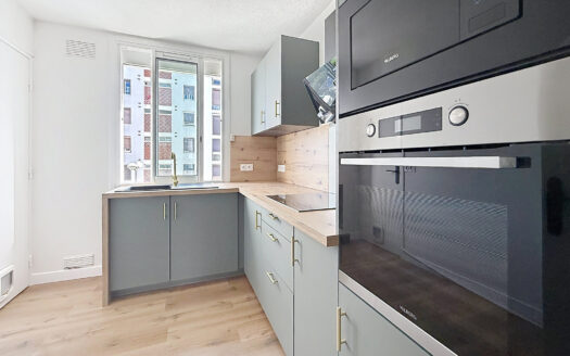 Appartement 4 pièces rénové de 83 m2 Grand balcon Cave