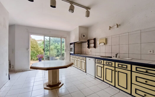 Villa 4 faces – 233m2 habitables. – 1076m2 terrain