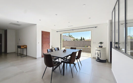 VILLA CONTEMPORAINE AU VILLAGE