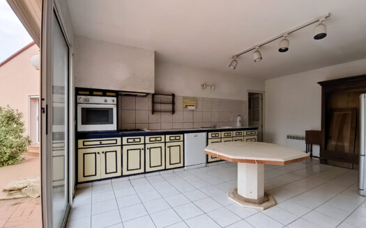 Villa 4 faces – 233m2 habitables. – 1076m2 terrain