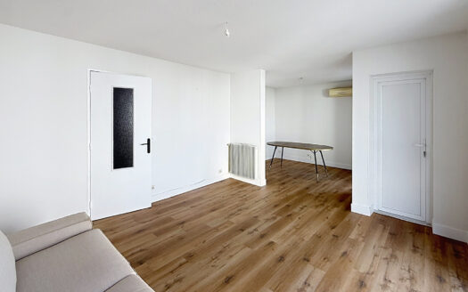 Appartement 4 pièces rénové de 83 m2 Grand balcon Cave