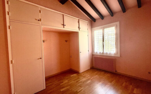Maison deux faces avec garage et jardin-Secteur LAS COBAS