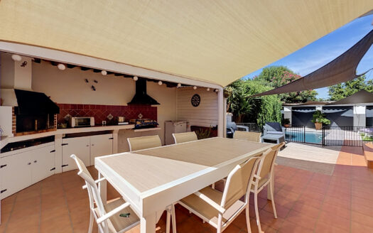Superbe Maison familiale 130 m2 avec piscine, cheminée et cu