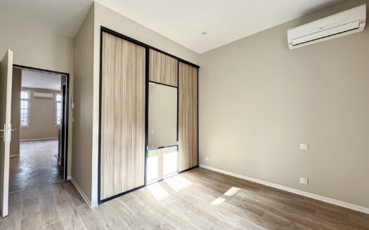 APPARTEMENT 3 PIECES AVEC COUR