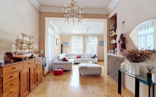 SUPERBE MAISON DE VILLE