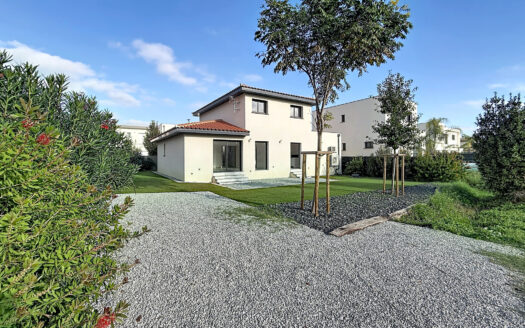 VILLA 146m2 sur une parcelle de 1649m2 SAINT-CYPRIEN