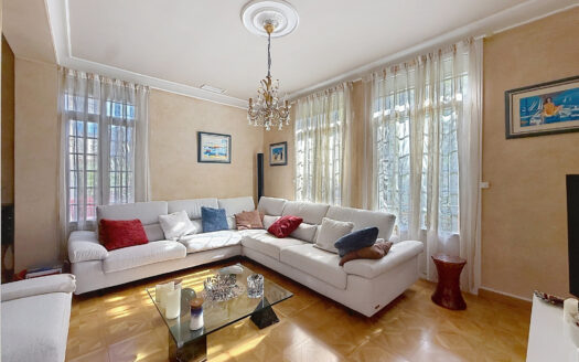 SUPERBE MAISON DE VILLE