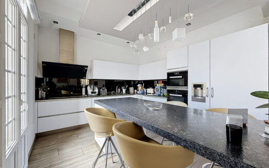 SUPERBE MAISON DE VILLE